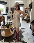 Macaquinho Feminino Plissado em Tecido Duna