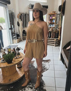 Macaquinho Feminino Plissado em Tecido Duna