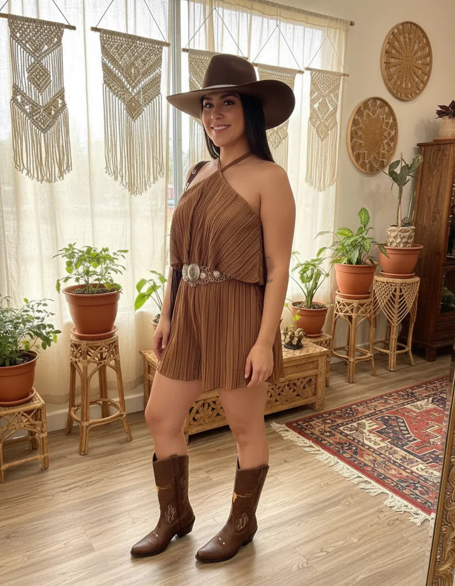 Macaquinho Feminino Plissado em Tecido Duna