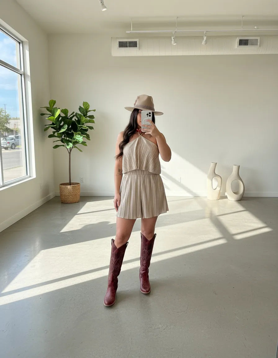 Macaquinho Feminino Plissado em Tecido Duna