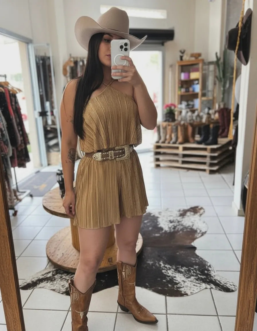 Macaquinho Feminino Plissado em Tecido Duna